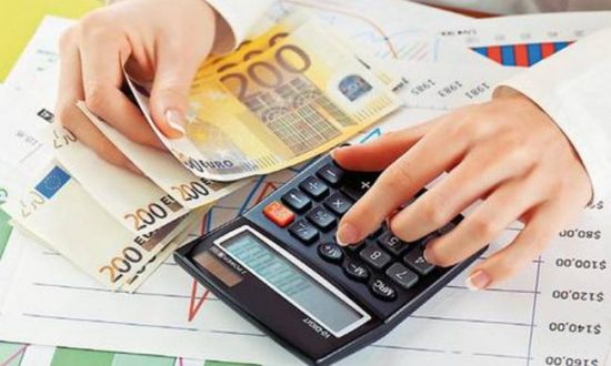 Ποιες πληρωμές οφειλών προς την Εφορία «παγώνουν» μέχρι τέλος του έτους