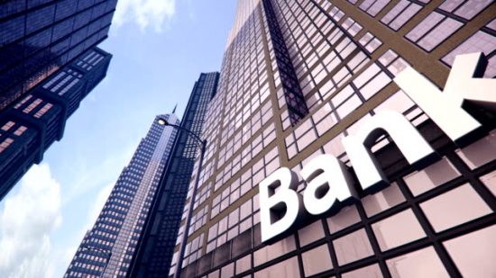 Αυτή η τράπεζα κόβει το μπάτζετ για παχυλούς μισθούς και μπόνους