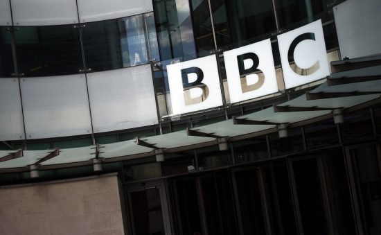 Διπλωματικός πονοκέφαλος στο Λονδίνο λόγω BBC και Τραμπ