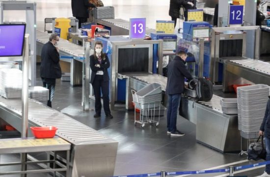 Βρετανία: «Έπεσε» το σύστημα για κρατήσεις σε ξενοδοχεία καραντίνας