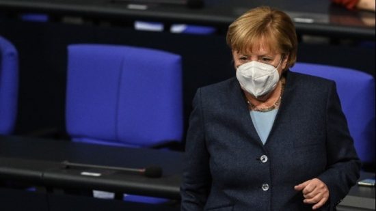 Γερμανία: Η Μέρκελ αλλάζει τον νόμο για να επιβάλλει και πανεθνικό lockdown