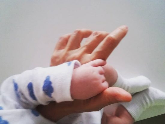 Αυξάνεται η άδεια πατρότητας – Τι ισχύει για γονική άδεια, απολύσεις πατεράδων