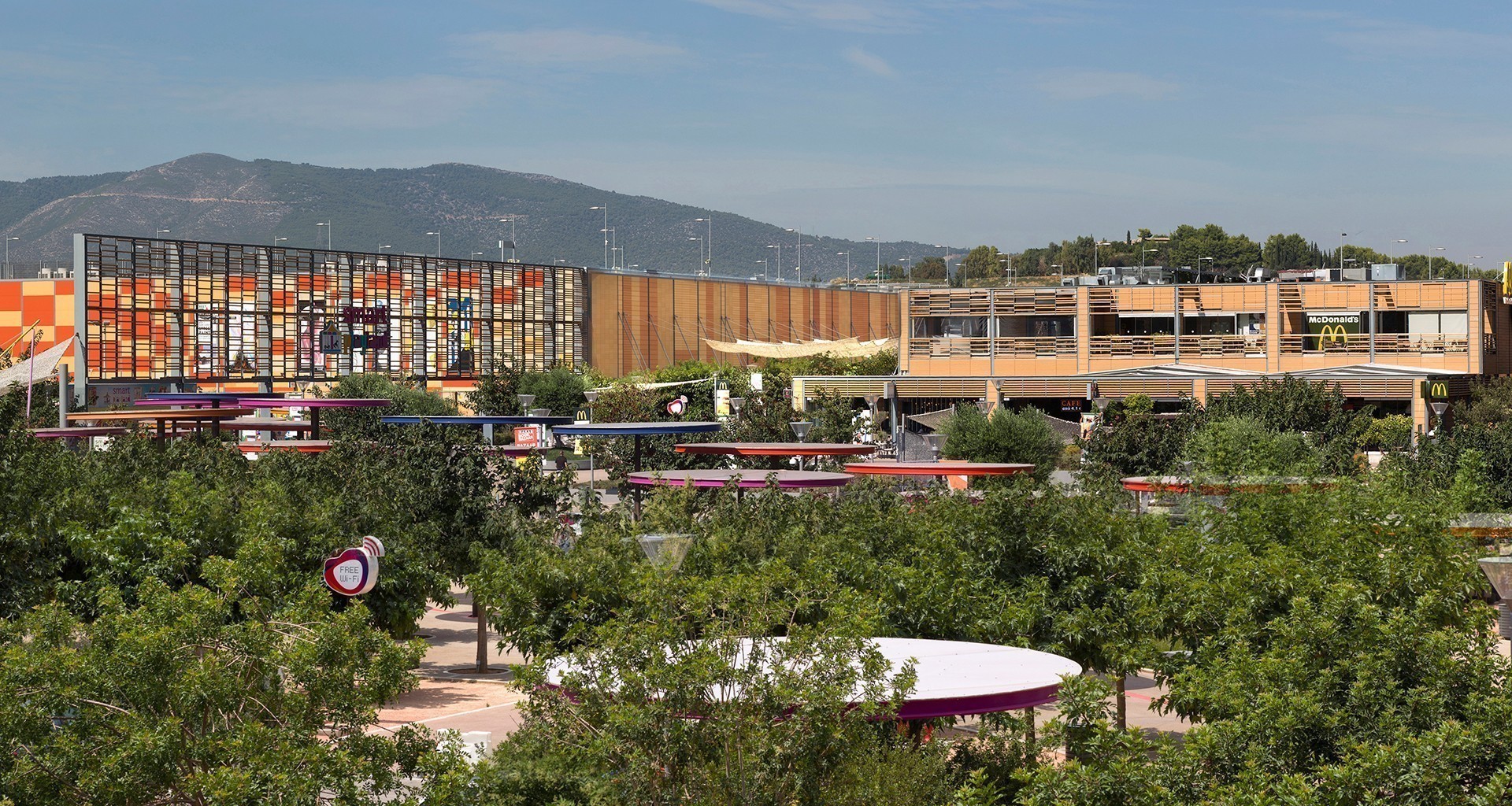 REDS: Υπογραφή δύο νέων συμφωνιών εμπορικών μισθώσεων στο Εμπορικό Πάρκο Smart Park