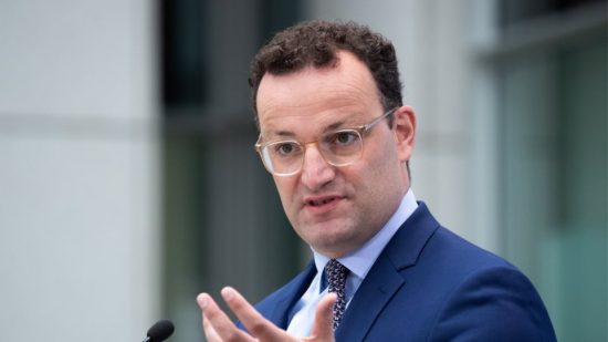 Γερμανία: Επικρίσεις στον υπουργό Υγείας Γενς Σπαν για την απάτη των τεστ κορωνοϊού