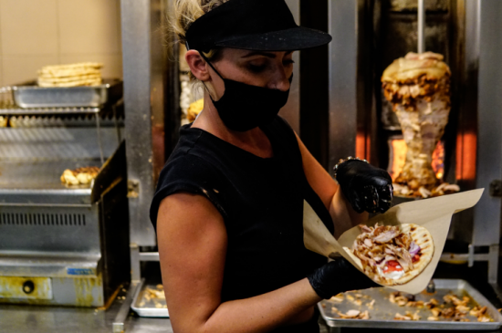 ΙΕΛΚΑ: 4 στους 10 χρήστες διαδικτύου παραγγέλνουν online φαγητό