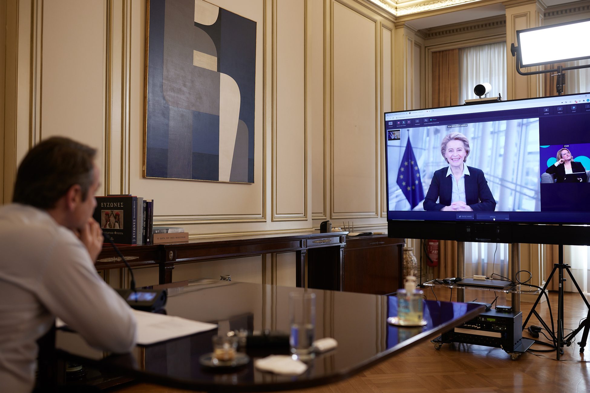 Μητσοτάκης προς φον ντερ Λάιεν: Να επιταχυνθούν οι διαδικασίες εκταμίευσης των κονδυλίων του Ταμείου Ανάκαμψης