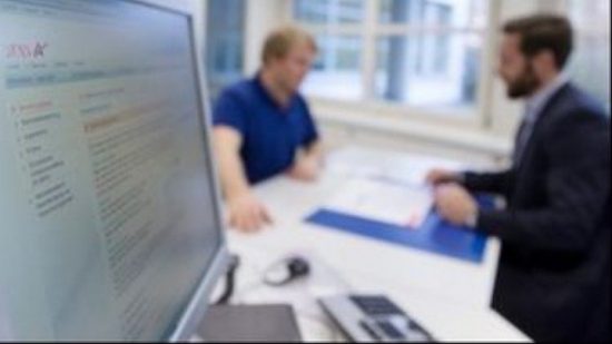 Νέα αναδρομικά: Σε τρεις ταχύτητες οι αυξήσεις έως 150 ευρώ