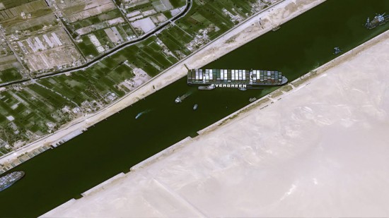 Διώρυγα του Σουέζ: Η Ελλάδα είναι έτοιμη να παράσχει κάθε δυνατή βοήθεια