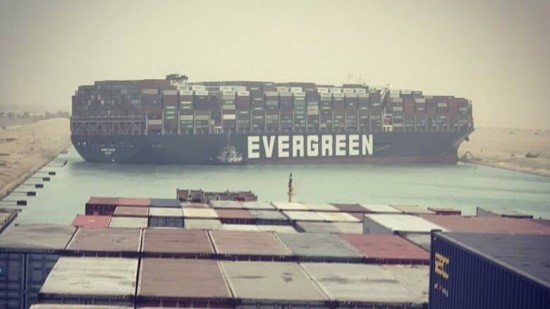 Διώρυγα Σουέζ: Η Ουάσινγκτον προσφέρει βοήθεια στην Αίγυπτο για να ανοίξει ξανά