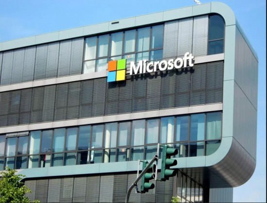 Microsoft: Γιατί θέλει να εξαγοράσει με $10 δισ. μια startup εταιρεία