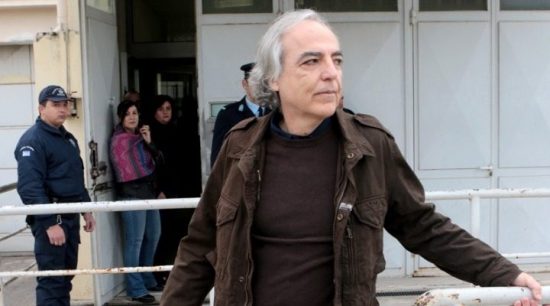 Ο Δημήτρης Κουφοντίνας σταματά την απεργία πείνας