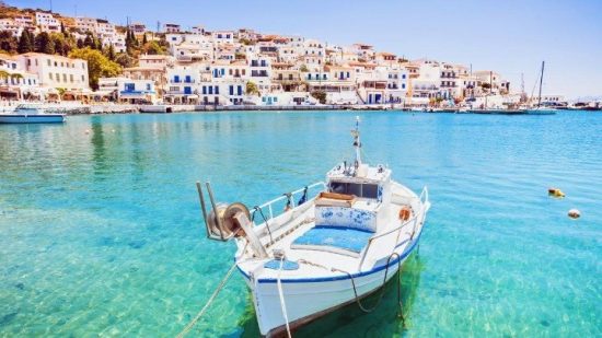 Guardian «ψηφίζει» Ελλάδα για το καλοκαίρι – Ποιο νησί βρίσκεται στην κορυφή