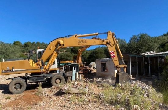 Σε… πολύμηνη καραντίνα οι κατεδαφίσεις αυθαιρέτων