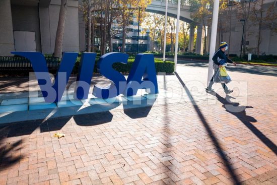 Mastercard: Αναβάλλει για έναν χρόνο την αύξηση της προμήθειας διατραπεζικών συναλλαγών