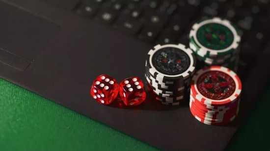 Αγώνας δρόμου για τις άδειες των online τυχερών παιχνιδιών