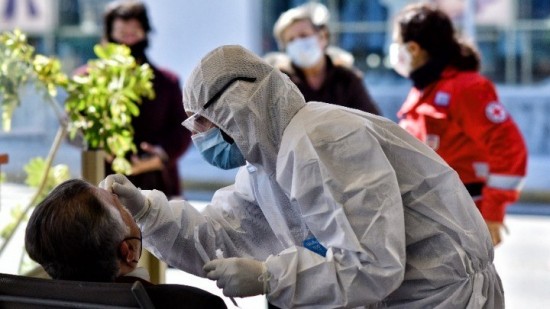 Κορωνοϊός: Η λοίμωξη Covid-19 σε εμβολιασμένους γεννά «σούπερ» ανοσία