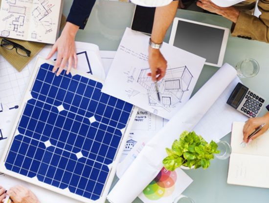 ΥΠΕΝ: Επενδυτικό τσουνάμι ενεργειακής αναβάθμισης δημοσίων κτηρίων και αστικών αναπλάσεων με πόρους €875 εκατ.