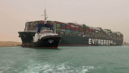 Διώρυγα Σουέζ: Θα χρειαστεί ίσως και μήνες η αποκατάσταση των προβλημάτων (vid)