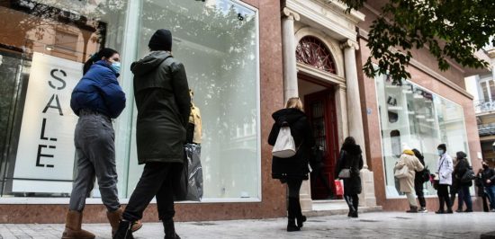 Lockdown: Σχέδιο εξόδου σε 3+2 φάσεις με πρώτο το λιανεμπόριο – Τα σενάρια για σχολεία, εστίαση