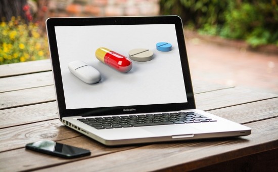 Ανάπτυξη 13% για τα online φαρμακεία το 2022