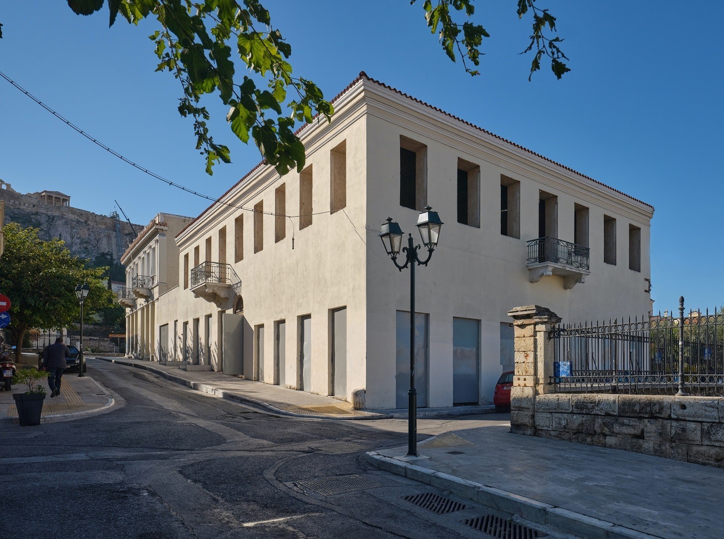Πωλείται το πρώτο ξενοδοχείο της Αθήνας κάτω από την Ακρόπολη έναντι 18  εκατ. ευρώ | Ειδήσεις για την Οικονομία | newmoney