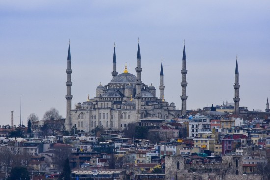 Στη δίνη της τουρκικής κρίσης: Ποιες ελληνικές επιχειρήσεις έχουν παρουσία στην Τουρκία