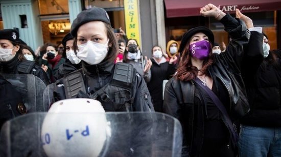 DW: Tα καλύτερα μυαλά εγκαταλείπουν την Τουρκία