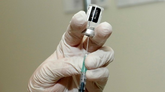Κύπρος: Ξεκίνησαν οι εμβολιασμοί σε άτομα ηλικίας 16-17 ετών