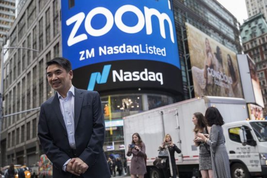 Zoom: Ήρθε για να μείνει – Πρόβλεψη για αύξηση 43% στα έσοδα το 2021- Ράλι της μετοχής