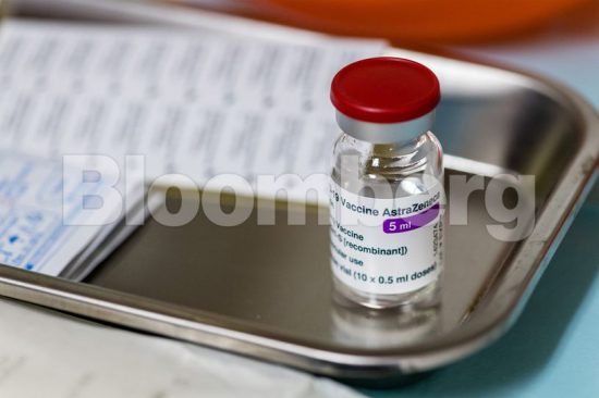«Παρενέργειες» λόγω AstraZeneca στην ευρωπαϊκή καμπάνια εμβολιασμού – Αποφάσεις την Πέμπτη