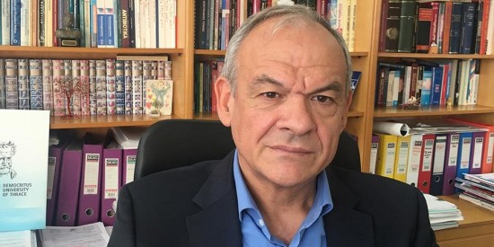 Μανωλόπουλος: Μικρό το ποσοστό των θρομβώσεων από το εμβόλιο της AstraZeneca