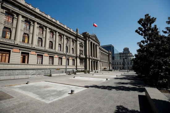 Γιατί σε αυτήν τη χώρα αυξάνονται τα κρούσματα παρά τους εμβολιασμούς