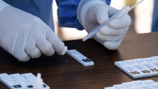 ΕΕΑ: Ζητά δωρεάν selft test και για επιχειρηματίες και αυταπασχολούμενους