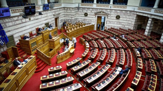 Βουλή: Πέρασε η τροπολογία για το ακαταδίωκτο της επιτροπής λοιμωξιολόγων