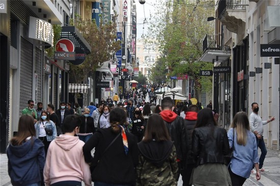 Lockdown: Ξεχύθηκαν σε Ερμού και Μοναστηράκι οι Αθηναίοι