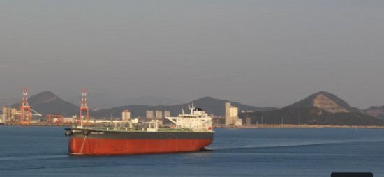 Η Kyklades Maritime της οικ. Αλαφούζου παρέλαβε το 5ο νεότευκτο δεξαμενόπλοιο Nissos Tinos