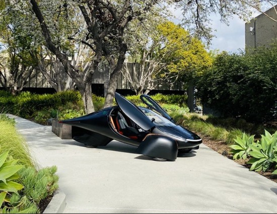 Ένα αναγεννημένο startup φέρνει το πρώτο EV που δεν χρειάζεται φόρτιση… και είναι τρίκυκλο