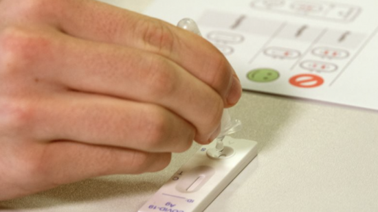 Στο 1 ευρώ η αμοιβή των φαρμακοποιών για κάθε ραντεβού εμβολιασμού