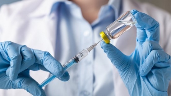 Κομισιόν: Στο 51,5% του πληθυσμού έφτασαν οι εμβολιασμοί στην ΕΕ