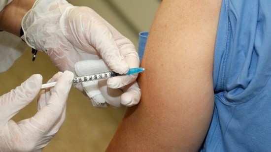 Γρίπη: Σε εξέλιξη ο εμβολιασμός για ομάδες υψηλού κινδύνου