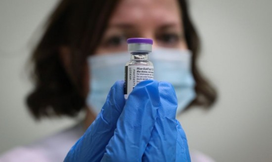 Κορωνοϊός: Πόσα θα κερδίσουν οι φαρμακευτικές από την 3η δόση των εμβολίων