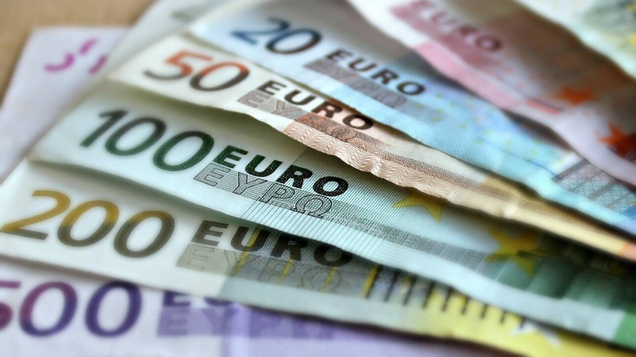 Επίδομα 400 ευρώ: Οι προϋποθέσεις για τους δικαιούχους σε τουρισμό, επισιτισμό