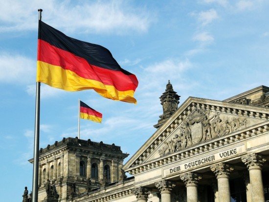 Γερμανία: Πρόσω ολοταχώς στην ύφεση – Σε υψηλό 30 ετών το spread μεταξύ 2ετούς και 10ετούς ομολόγου