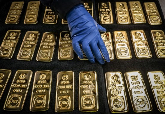 «Θαμπώνουν» οι τιμές του χρυσού καθώς ανακάμπτει η οικονομία