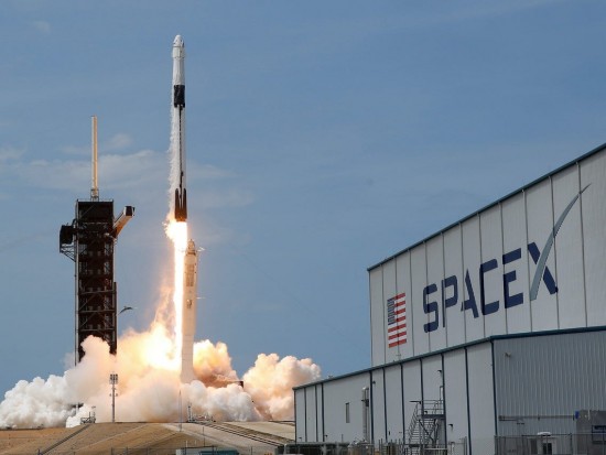 SpaceX: Στα 137 δισ. η αποτίμηση της εταιρείας του Έλον Μασκ