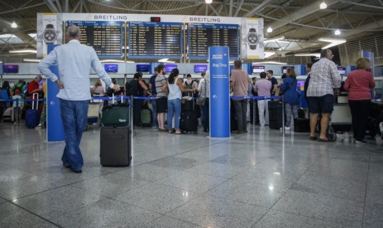 Πώς θα γίνει η σταδιακή άρση των ταξιδιωτικών περιορισμών με το βλέμμα στην 14η Μαϊου