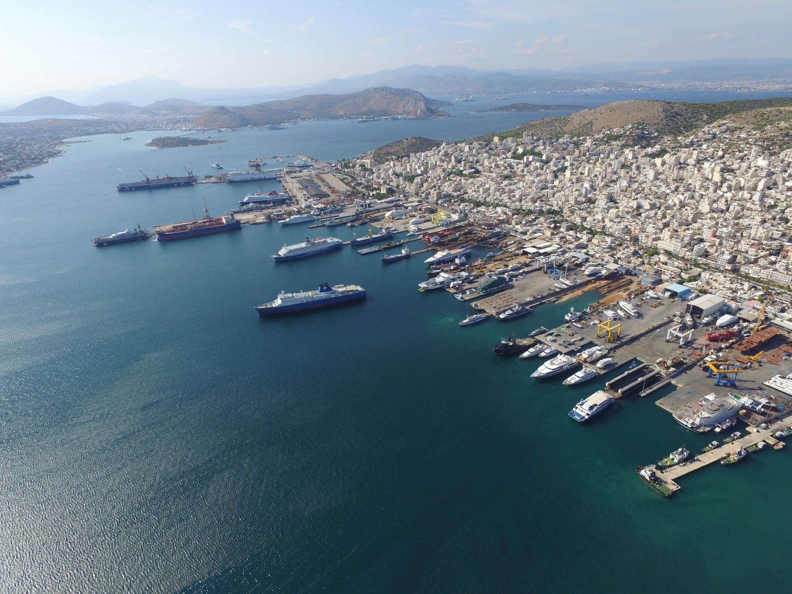Η παγκόσμια μάχη των containers και τα ελληνικά λιμάνια