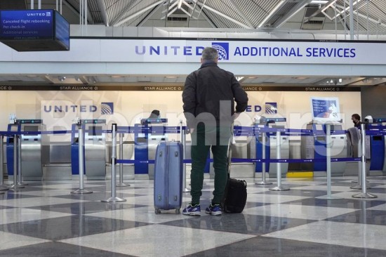 Απειλούνται τα ταξιδιωτικά όνειρα των Αμερικανών για το καλοκαίρι λόγω τρίτου κύματος – Πού επιλέγουν να «δραπετεύουν»