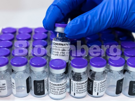 Bloomberg: Ίσως και σήμερα η υπογραφή νέου συμβολαίου της Κομισιόν με Pfizer/ BioNTech