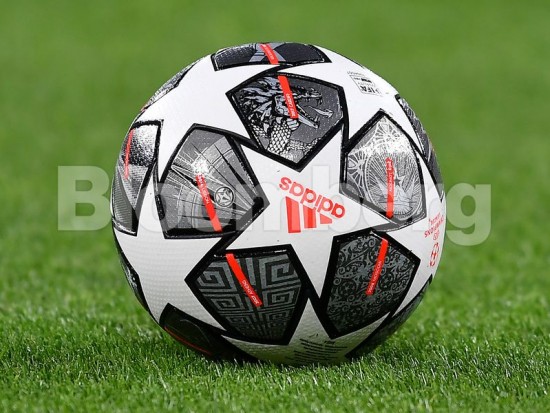 Adidas: Αναθεωρεί προς τα πάνω τις προβλέψεις για τις πωλήσεις με ώθηση από την Κίνα